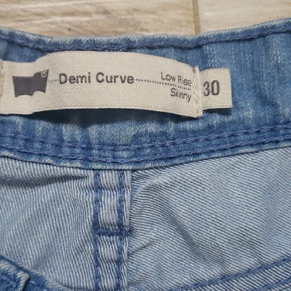 Levi's Women's Sky Blue Slim Jeans. Low Rise - Picture 3 of 4